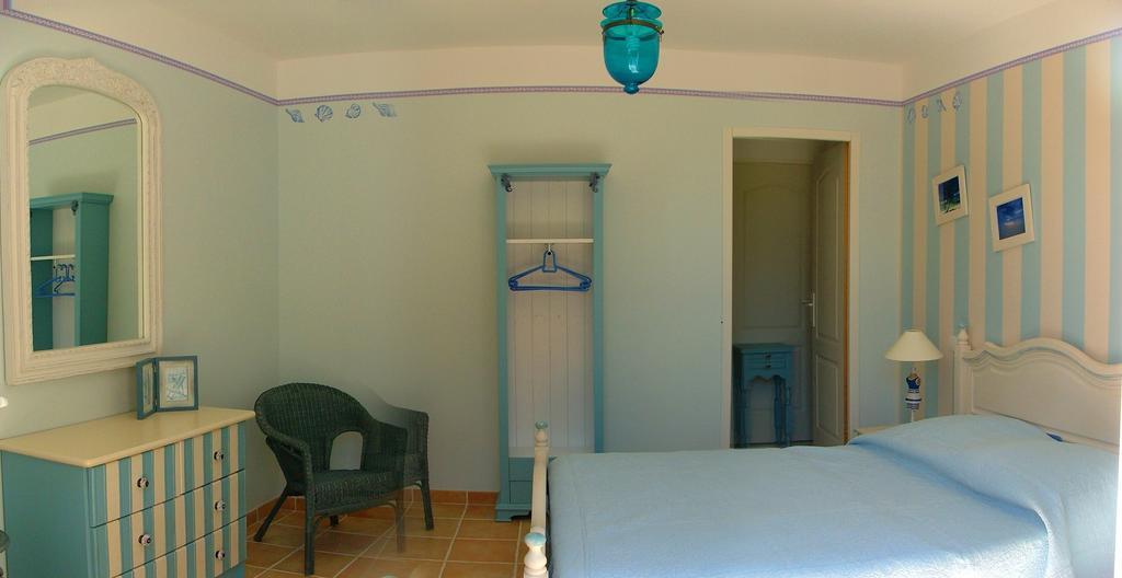 Mas De Courreges Hotel Saint-Hippolyte-du-Fort Room photo