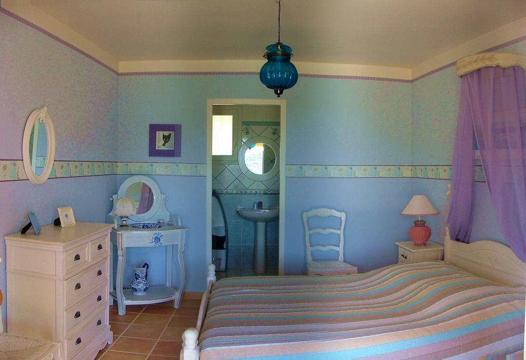 Mas De Courreges Hotel Saint-Hippolyte-du-Fort Room photo