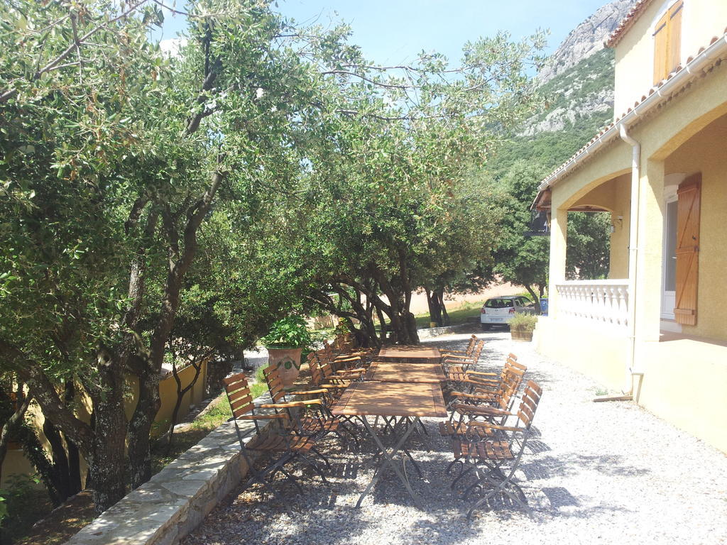 Mas De Courreges Hotel Saint-Hippolyte-du-Fort Exterior photo